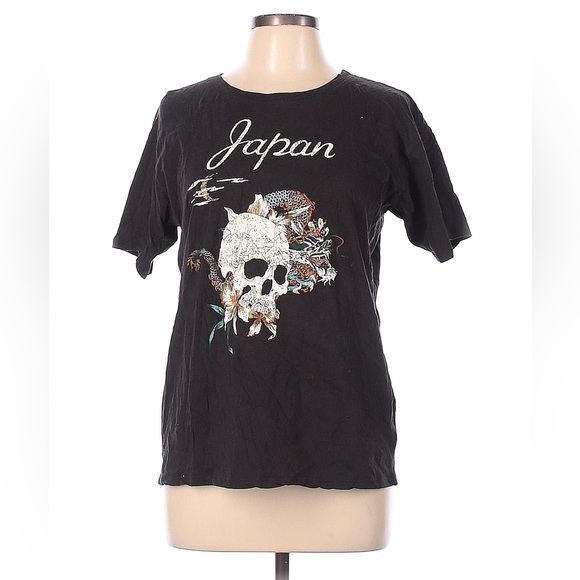 Truly Madly Deeply Black Japan Graphic T-shirt (XS) - Picture 1 of 4